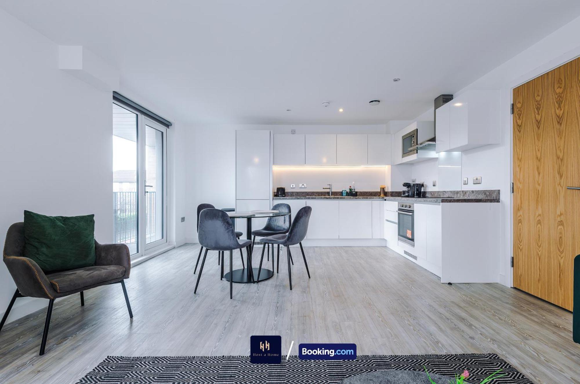 Modern 2 Bed Apartment With Balcony By Host A Home Manchester Exterior photo